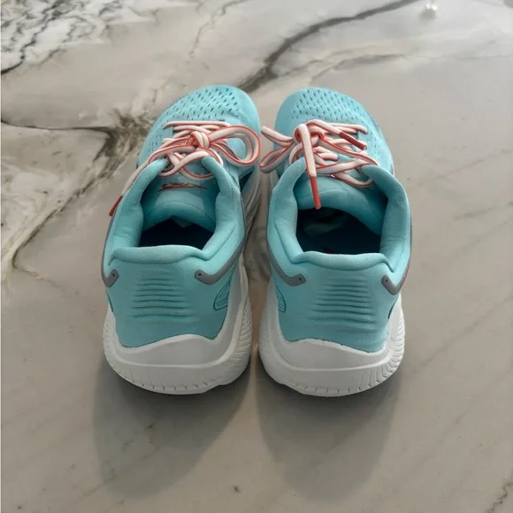 Altra Women’s Via Olympic Max Cushion Shoe | Size 8 - Picture 2 of 7